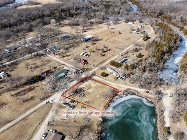 50 N Lakeview Drive, Pleasanton, KS 66075