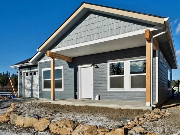 251 8th St, Priest River, ID 83856