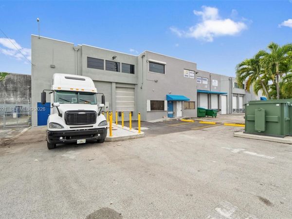 8000 NW 68th St , Medley, FL 33166