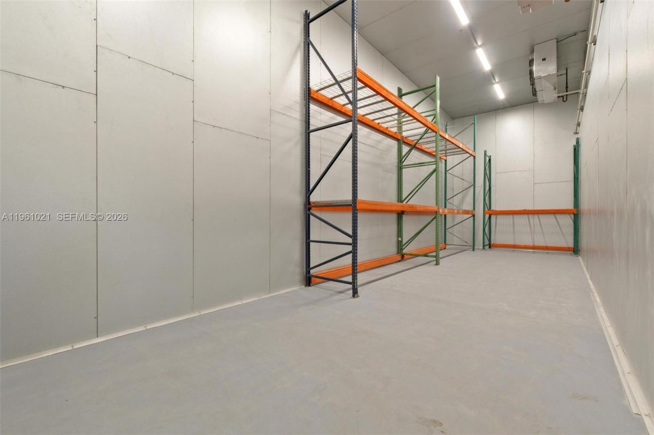 8000 NW 68th St , Medley, FL 33166 Photo