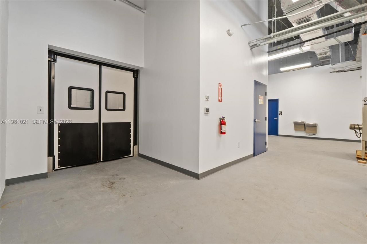 8000 NW 68th St , Medley, FL 33166 Photo