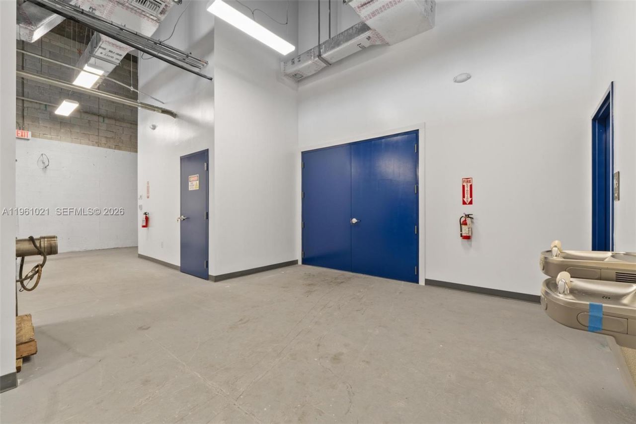 8000 NW 68th St , Medley, FL 33166 Photo