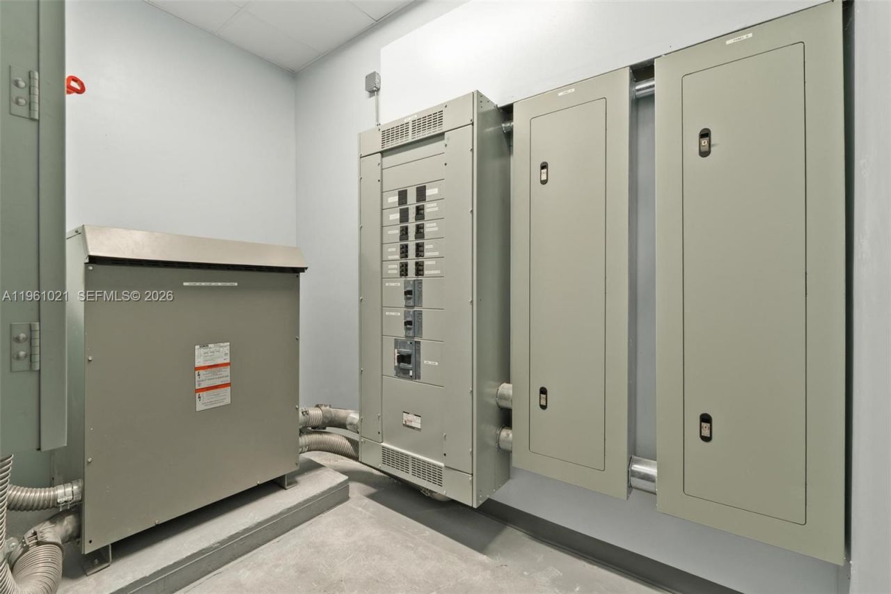 8000 NW 68th St , Medley, FL 33166 Photo