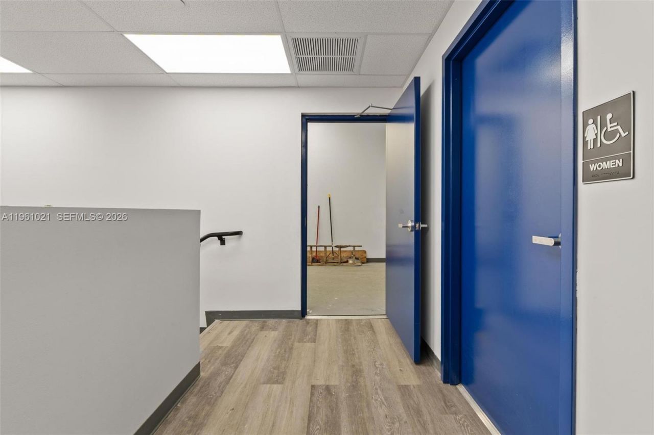 8000 NW 68th St , Medley, FL 33166 Photo