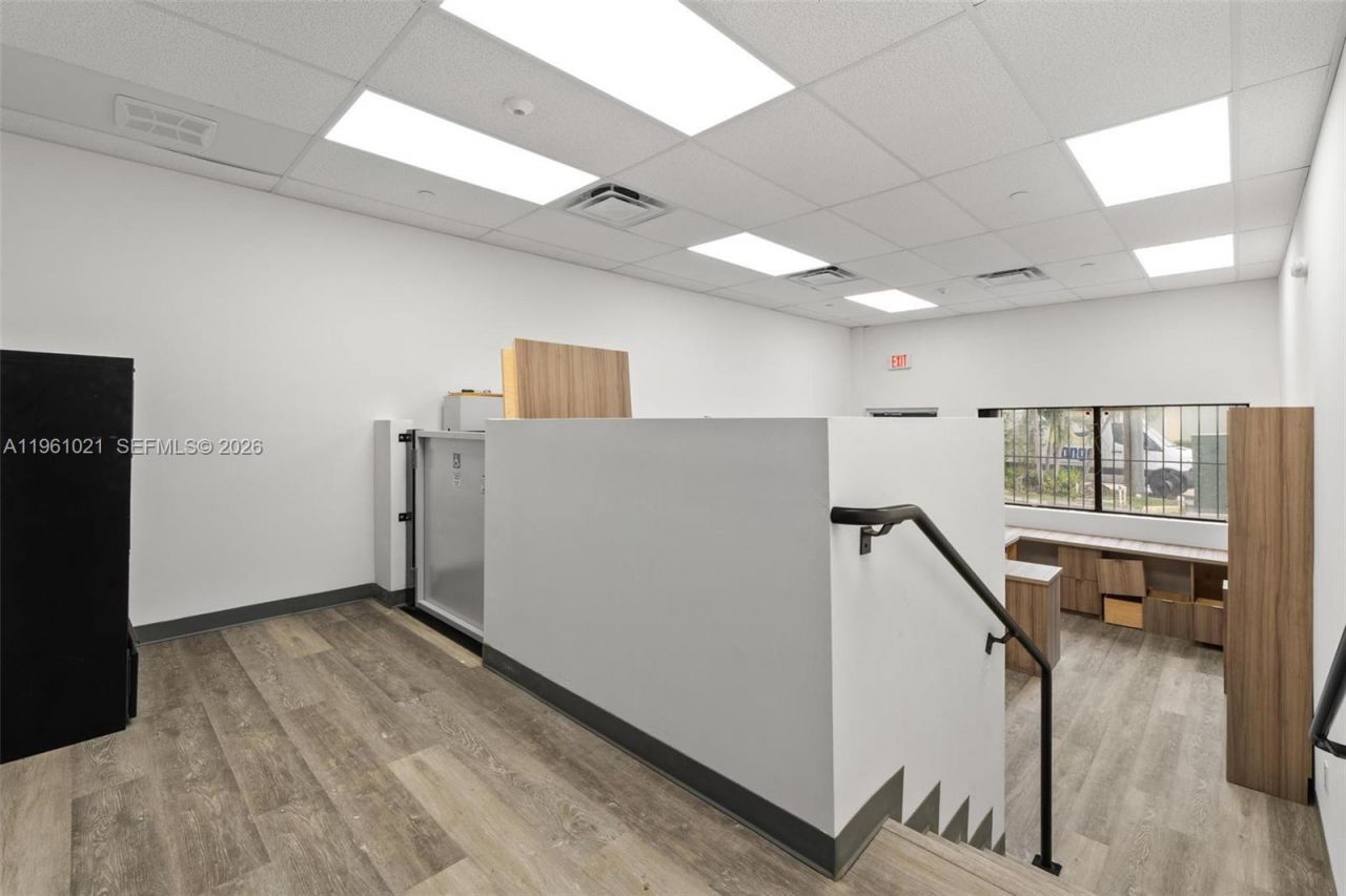 8000 NW 68th St , Medley, FL 33166 Photo