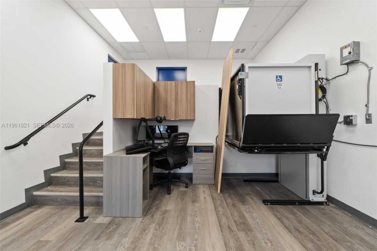 8000 NW 68th St , Medley, FL 33166 Photo