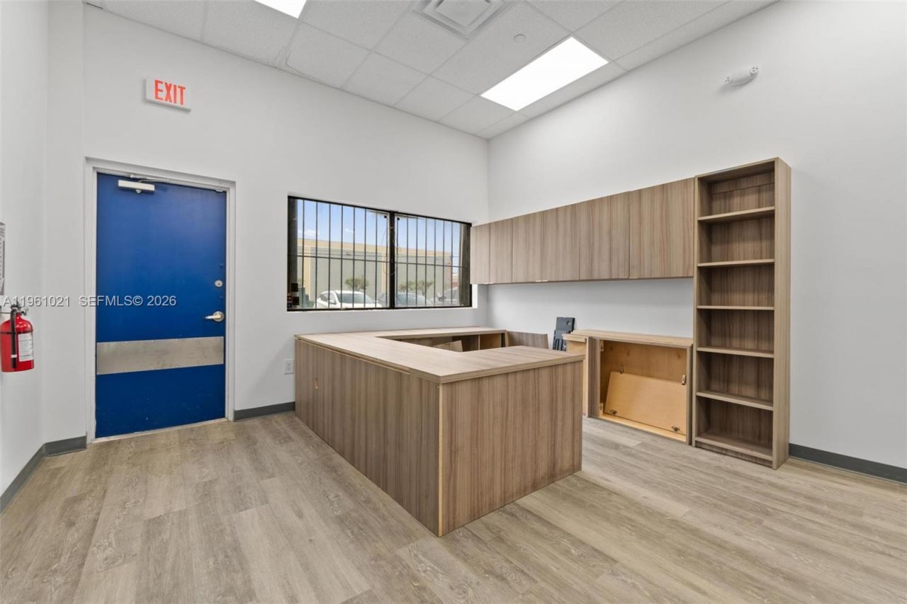 8000 NW 68th St , Medley, FL 33166 Photo