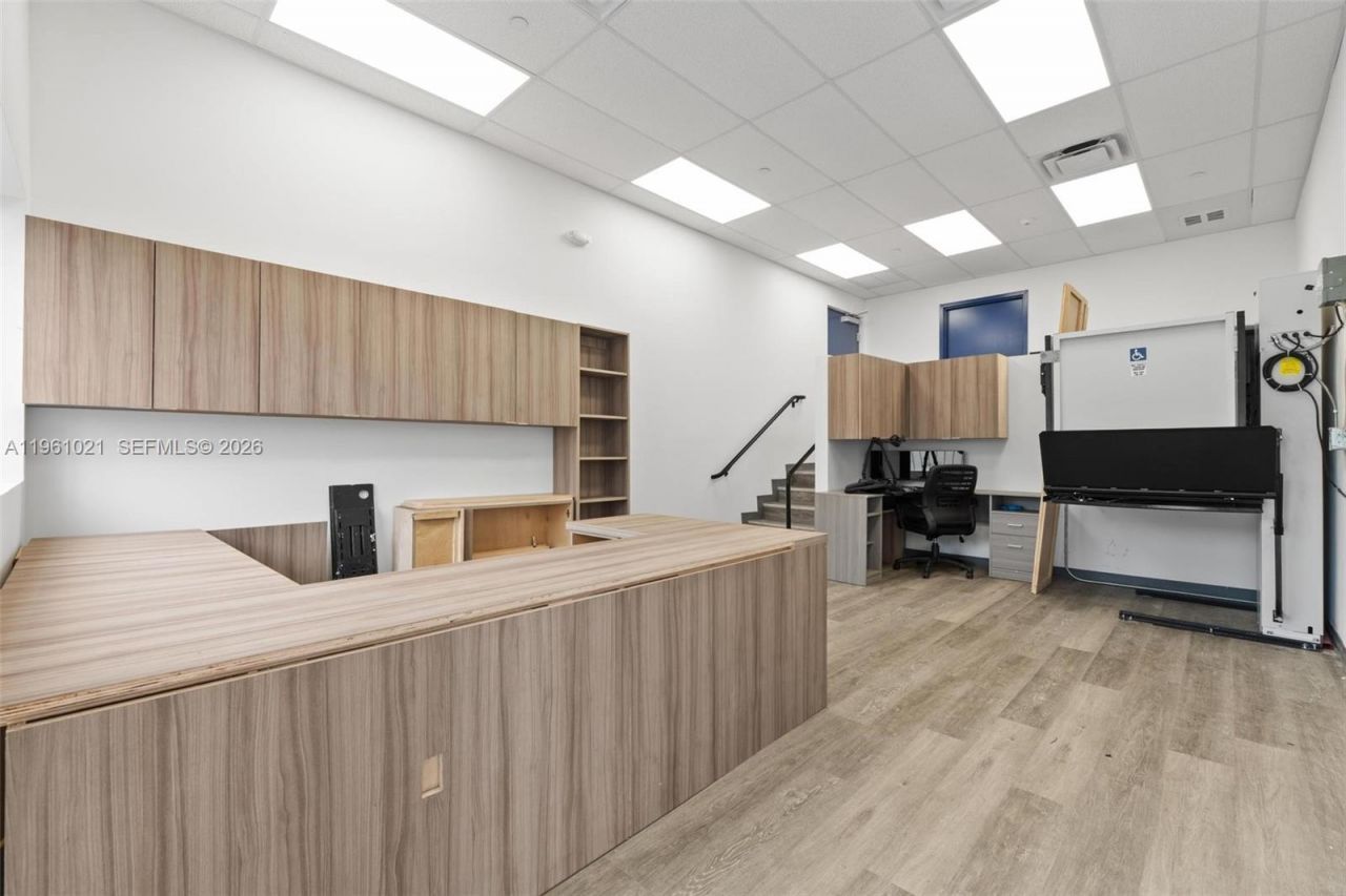 8000 NW 68th St , Medley, FL 33166 Photo