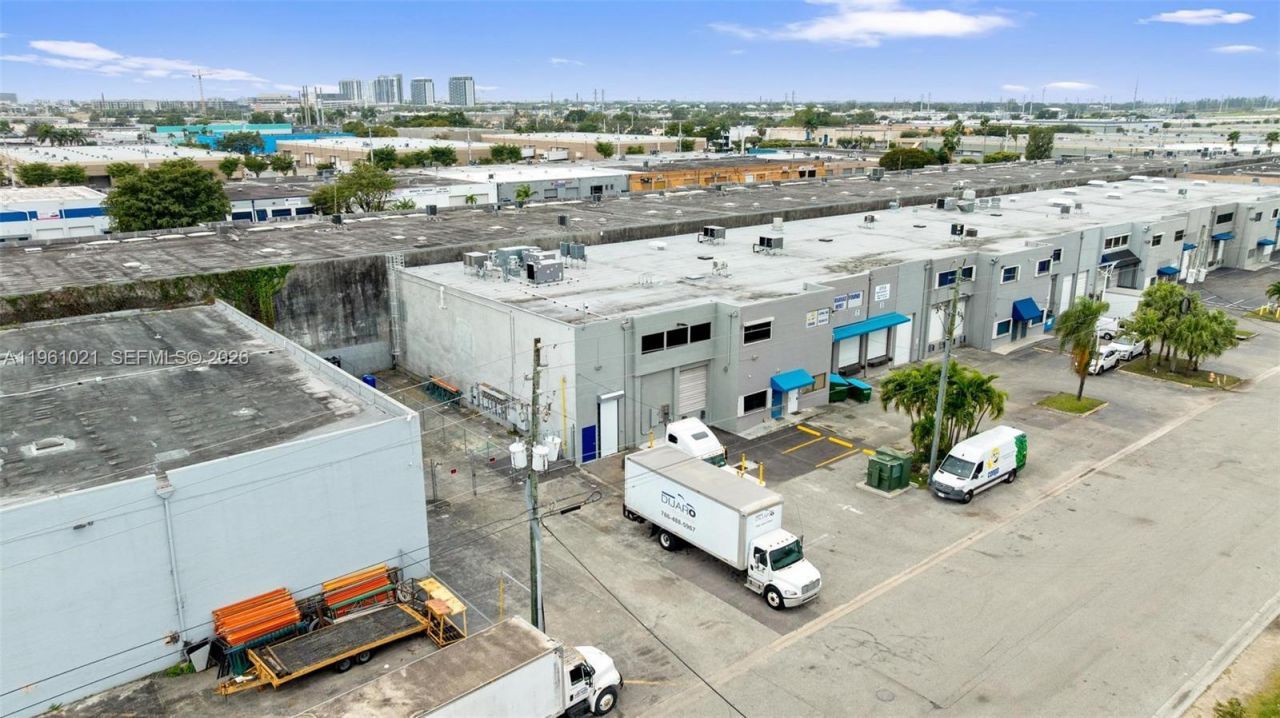 8000 NW 68th St , Medley, FL 33166 Photo