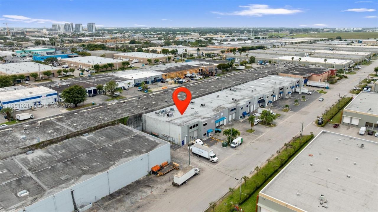 8000 NW 68th St , Medley, FL 33166 Photo