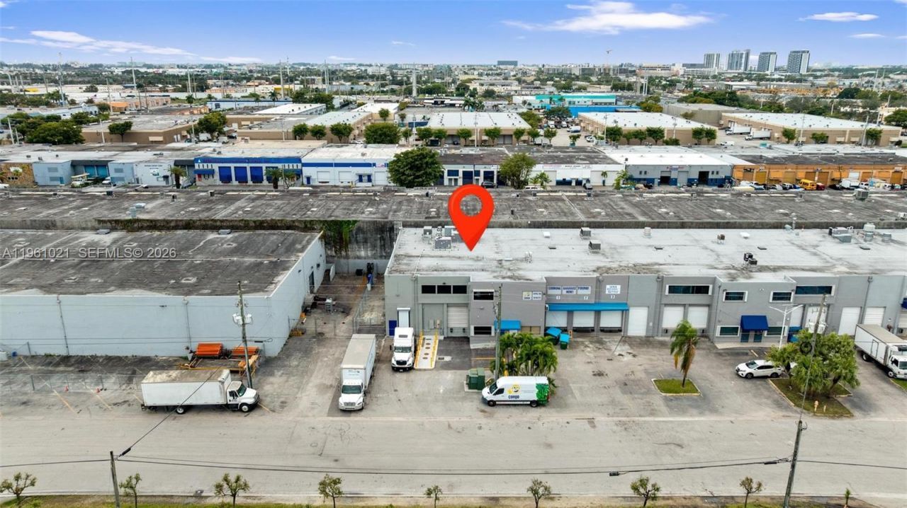 8000 NW 68th St , Medley, FL 33166 Photo