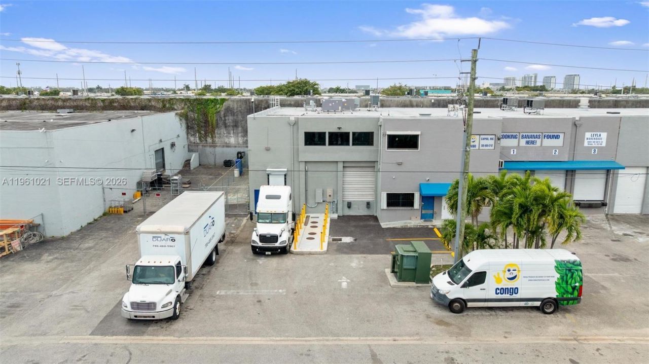 8000 NW 68th St , Medley, FL 33166 Photo