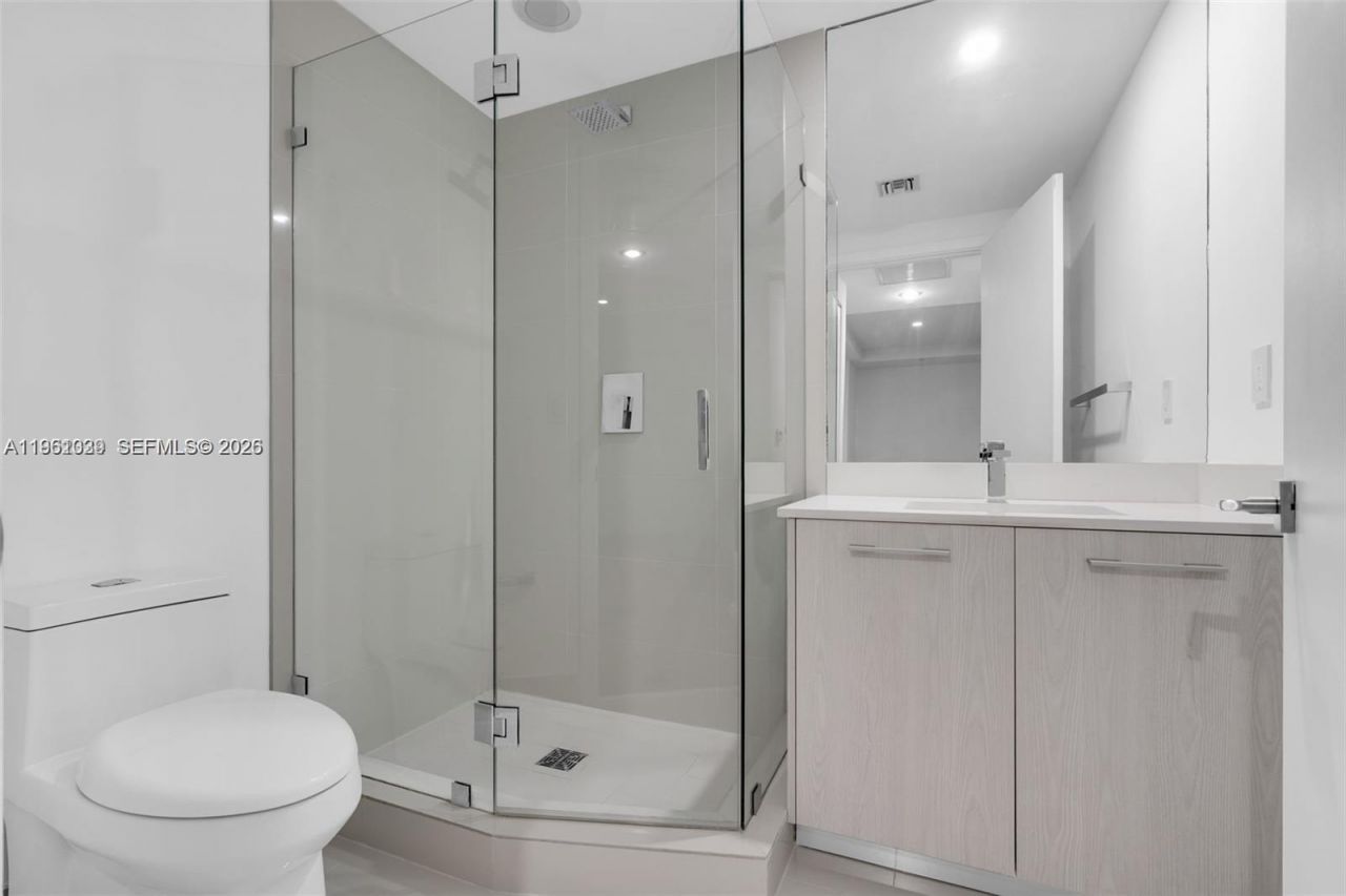 45 SW 9th St, Unit 2204, Miami, FL 33130 Photo