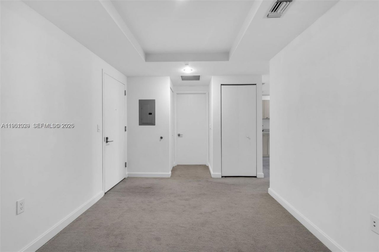 45 SW 9th St, Unit 2204, Miami, FL 33130 Photo