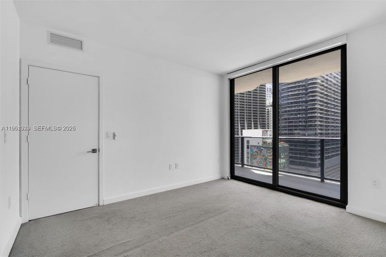 45 SW 9th St, Unit 2204, Miami, FL 33130 Photo