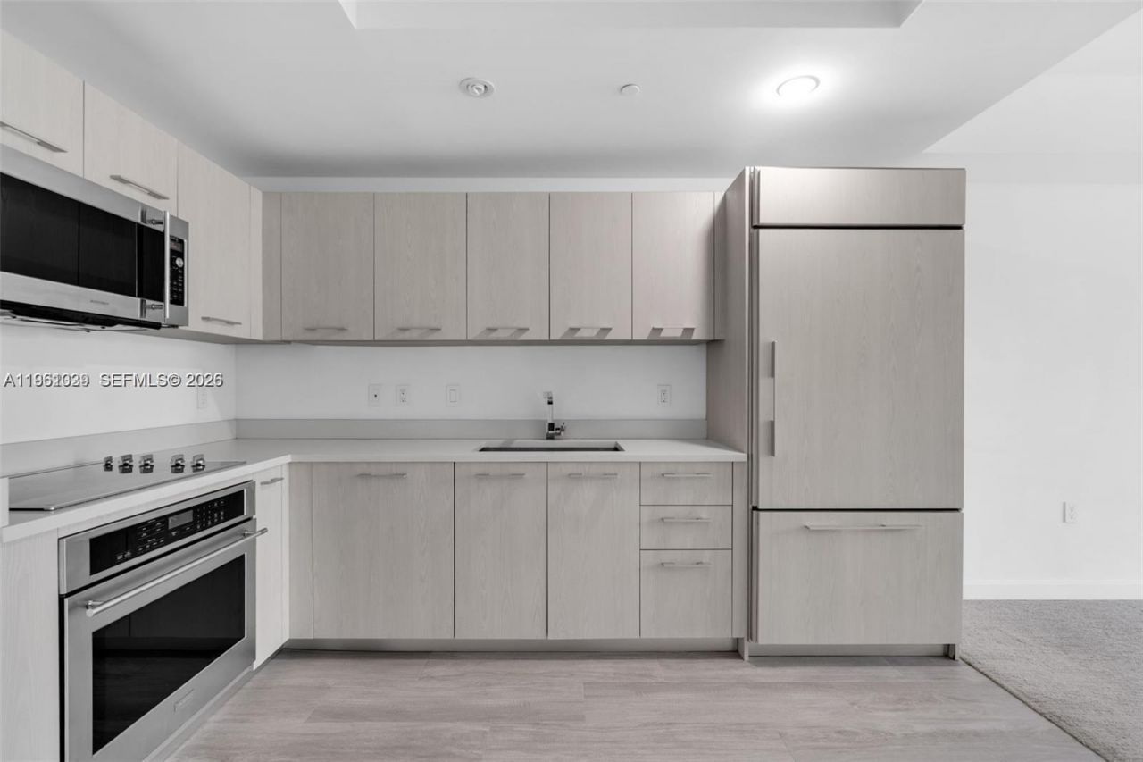 45 SW 9th St, Unit 2204, Miami, FL 33130 Photo