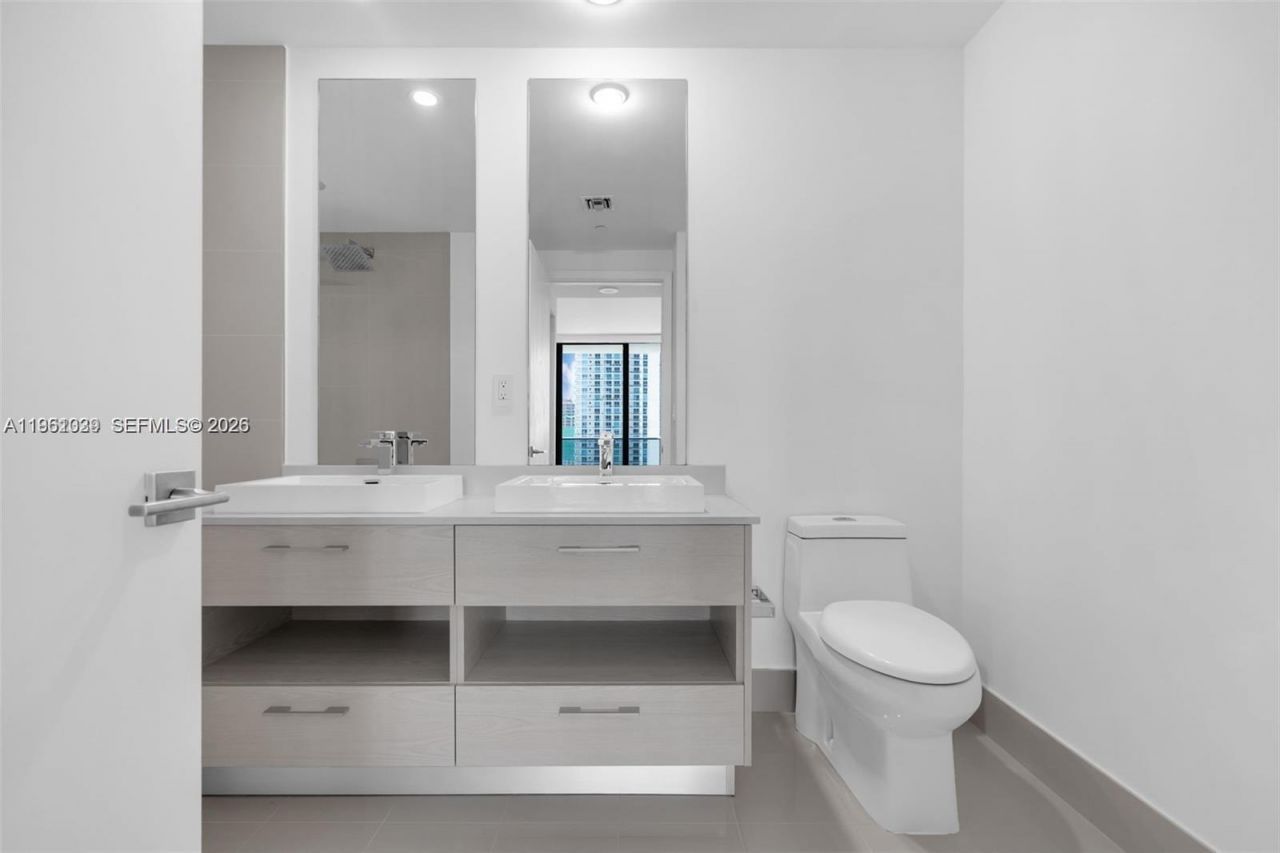 45 SW 9th St, Unit 2204, Miami, FL 33130 Photo