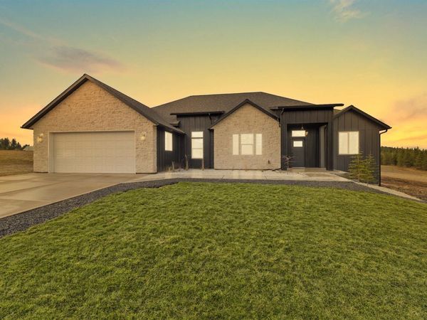32609 N Elk Chattaroy Rd, Chattaroy, WA 99003