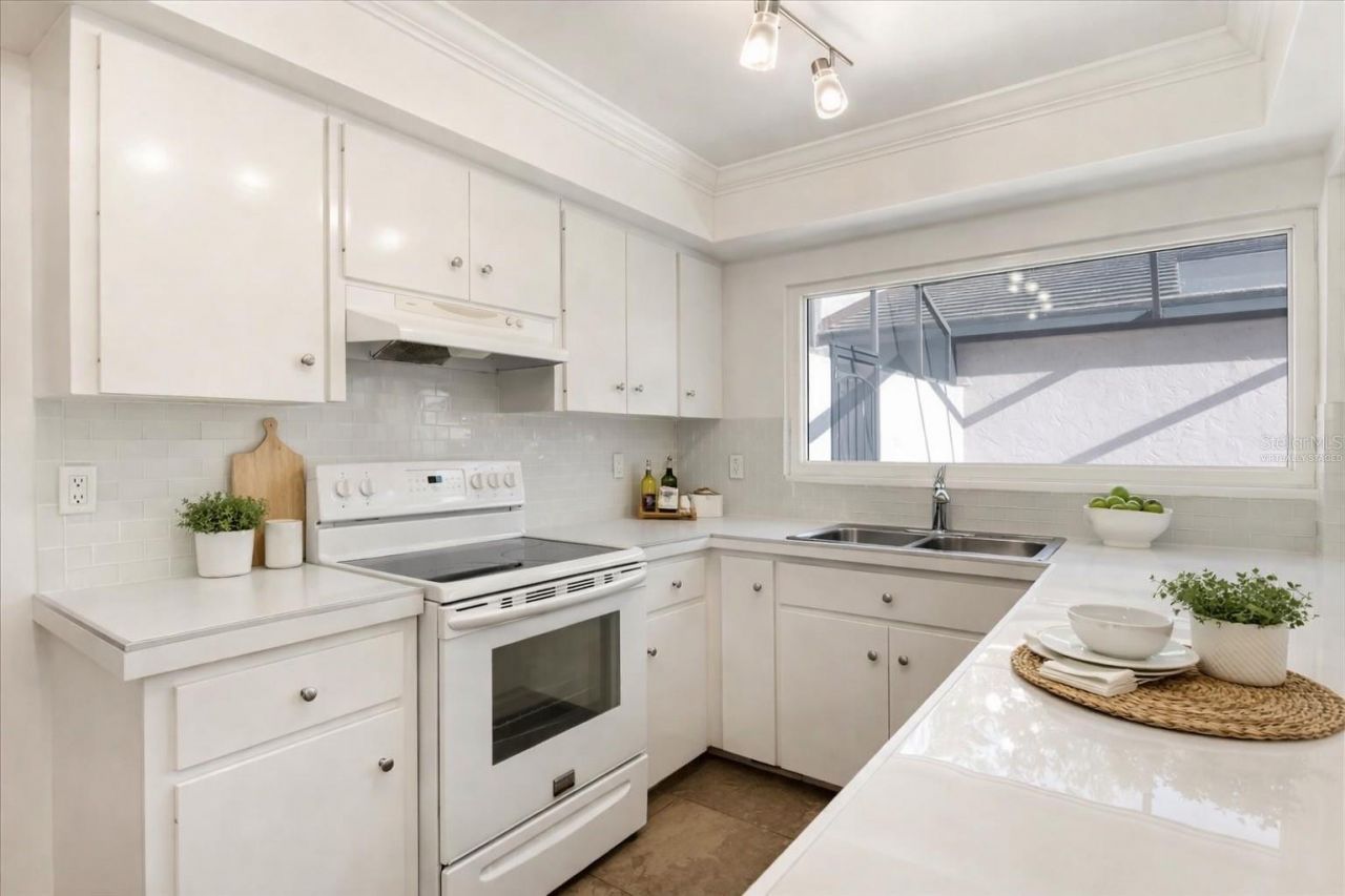 3820 Glen Oaks Manor Drive, Sarasota, FL 34232 Photo