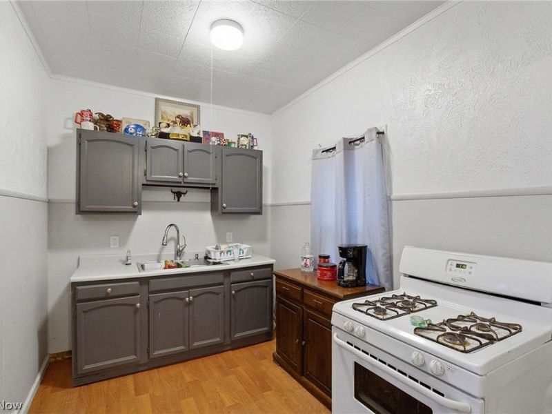 16333 Miles Avenue, Cleveland, OH 44128 Photo 10