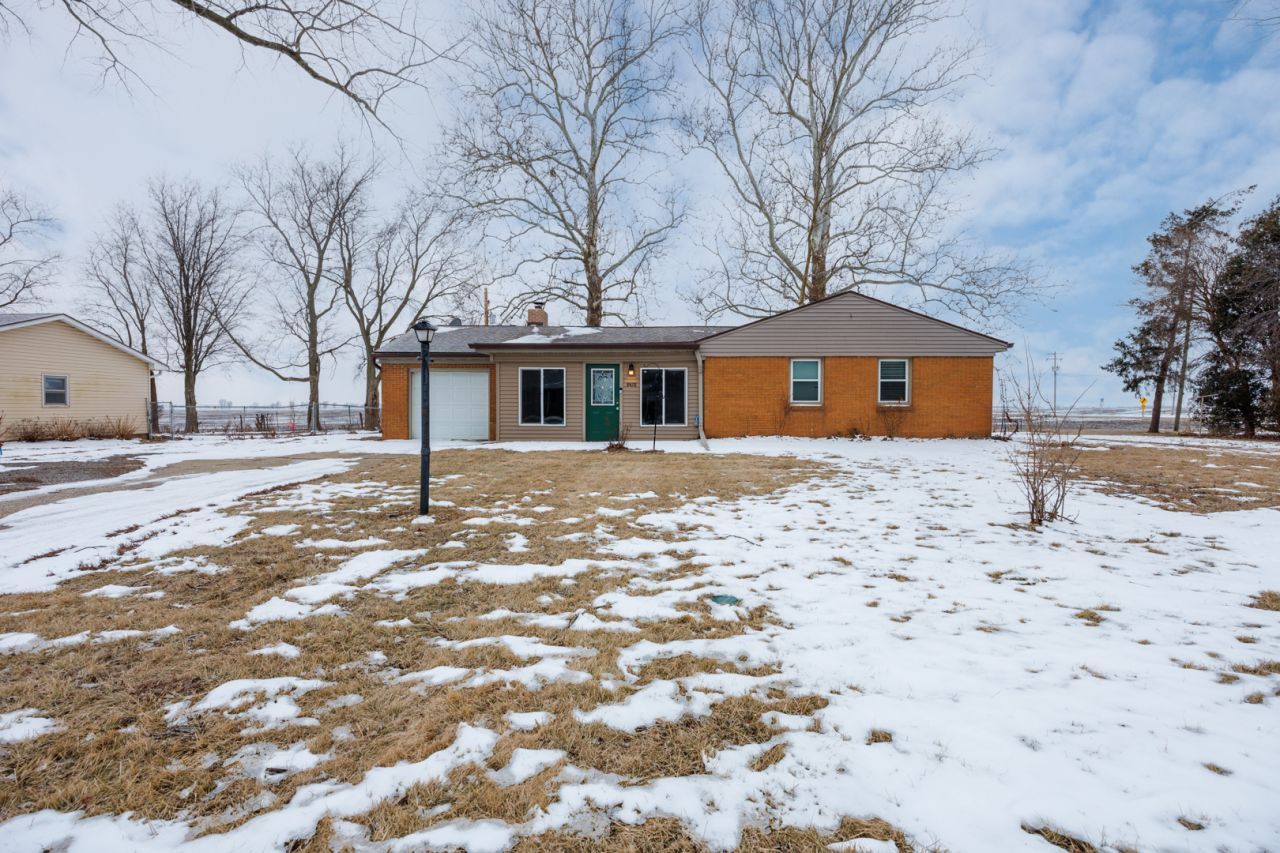 8428 N Shirlane Street, Shirley, IL 61772 Main Photo