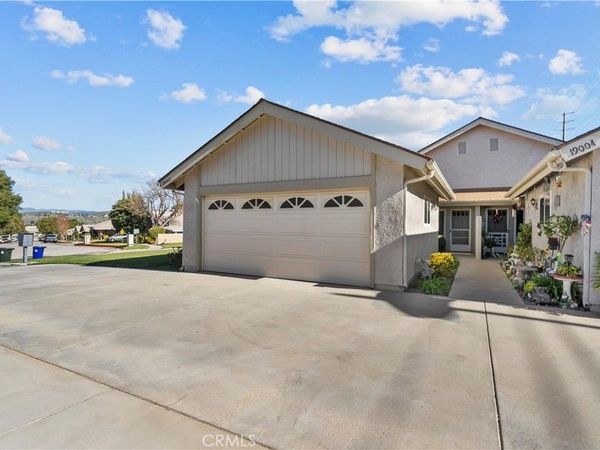 19002 Avenue Of The Oaks, Newhall, CA 91321
