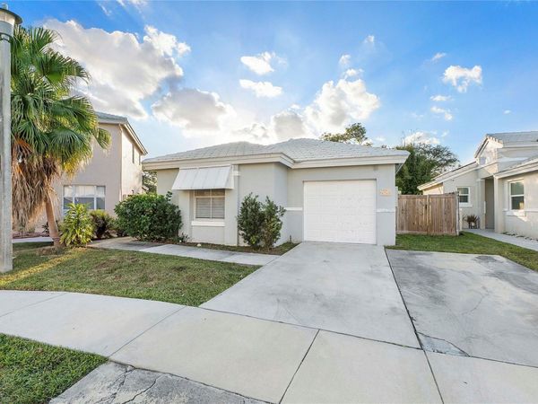 6762 Fern Pl, Margate, FL 33063