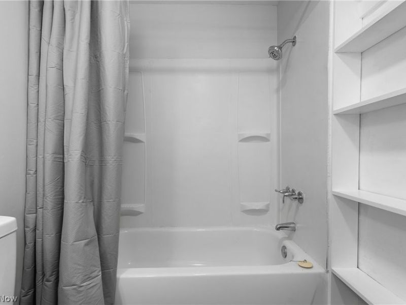 301 E Voris Street, Akron, OH 44311 Photo 16