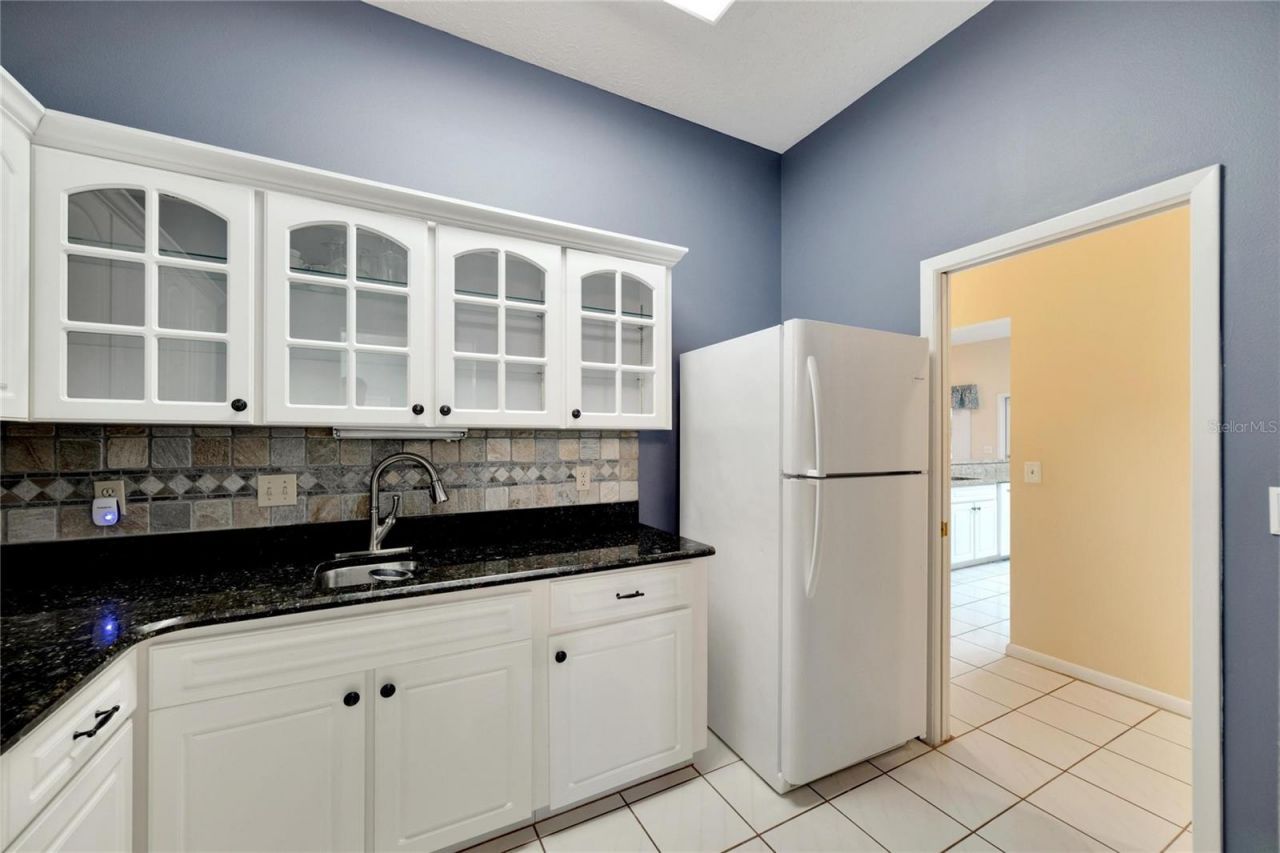 18006 Clear Lake Dr, Lutz, FL 33548 Photo