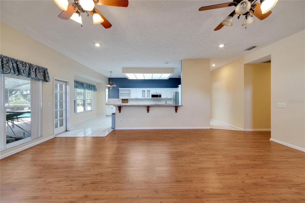 18006 Clear Lake Dr, Lutz, FL 33548 Photo