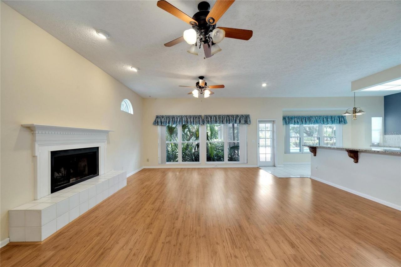 18006 Clear Lake Dr, Lutz, FL 33548 Photo