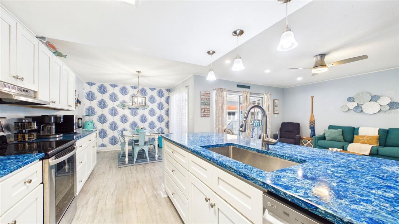 3675 41st Way S, Unit K, Saint Petersburg, FL 33711 Photo