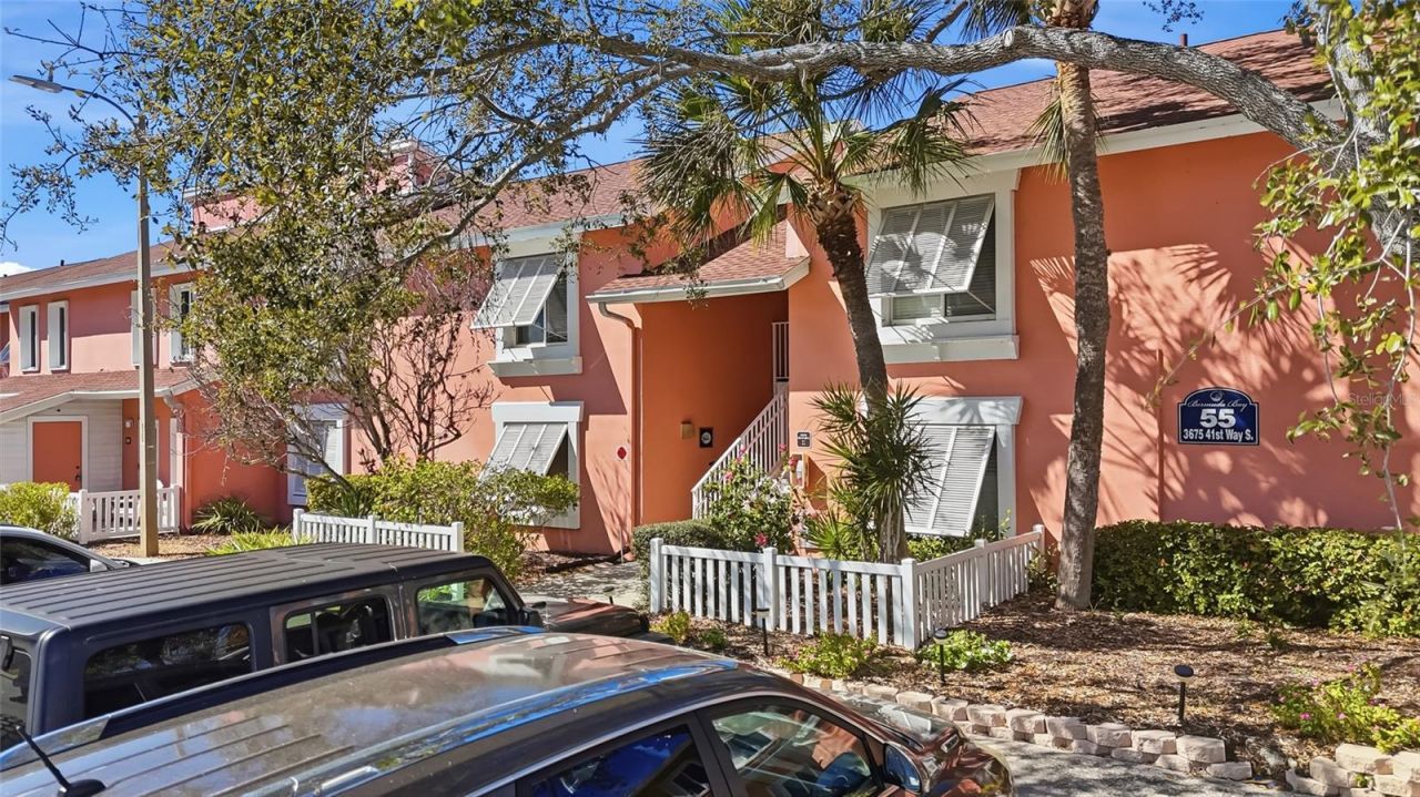 3675 41st Way S, Unit K, Saint Petersburg, FL 33711 Photo