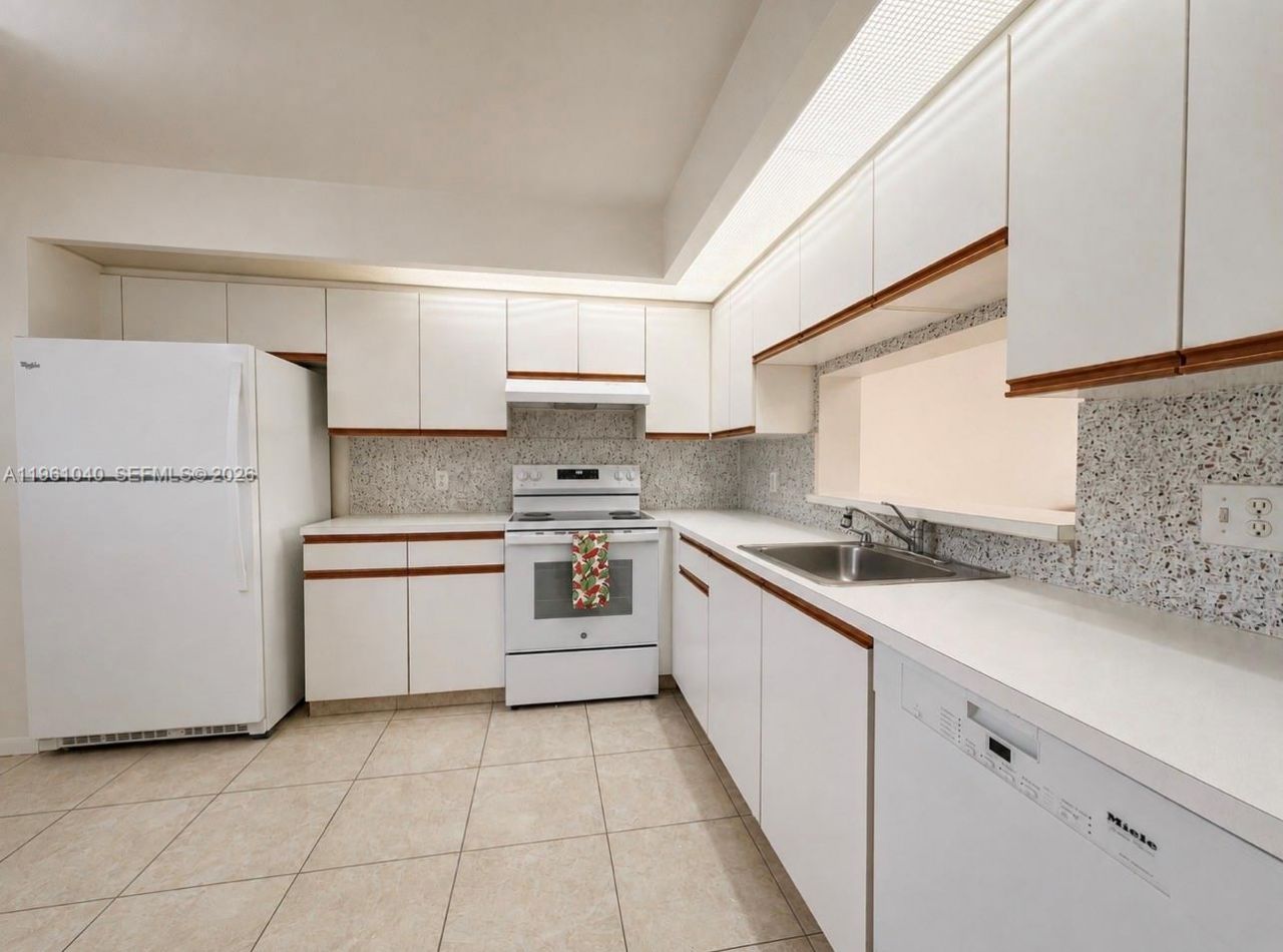 100 SW 130th Ter, Unit 109C, Pembroke Pines, FL 33027 Photo