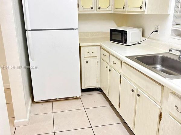 7430 SW 82nd St, Unit D103, Miami, FL 33143