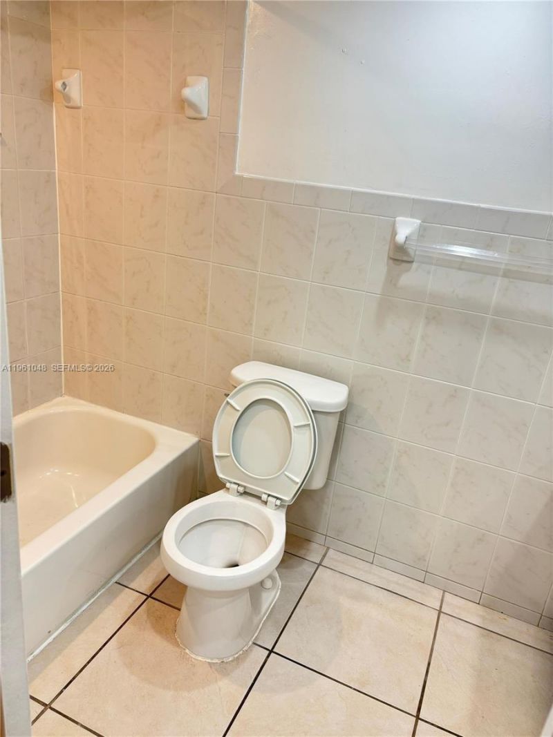 7430 SW 82nd St, Unit D103, Miami, FL 33143 Photo