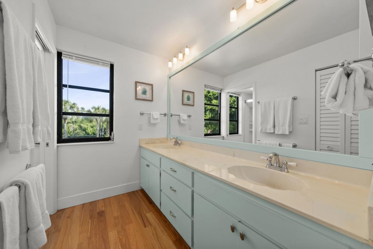 984 Greenwood Ct S, Sanibel, FL 33957 Photo