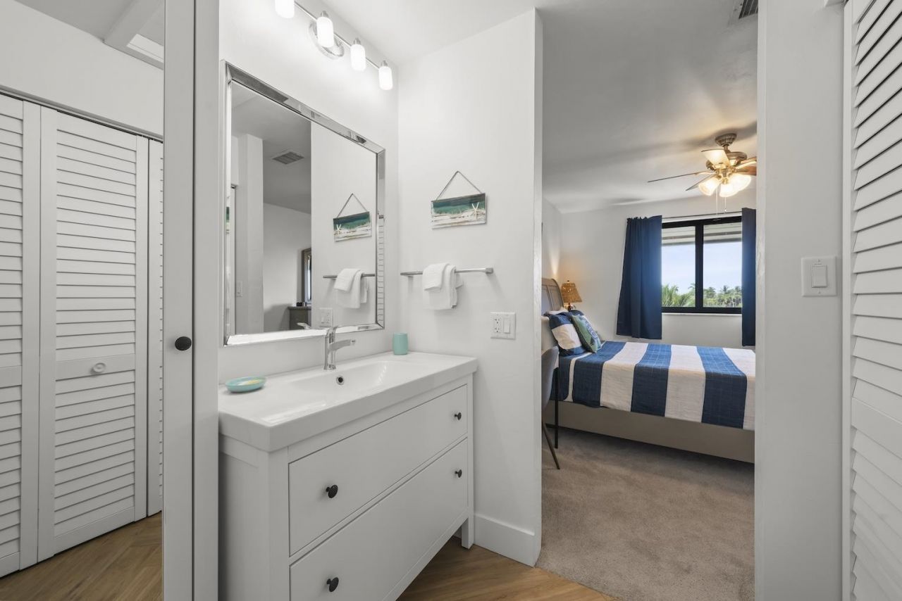 984 Greenwood Ct S, Sanibel, FL 33957 Photo