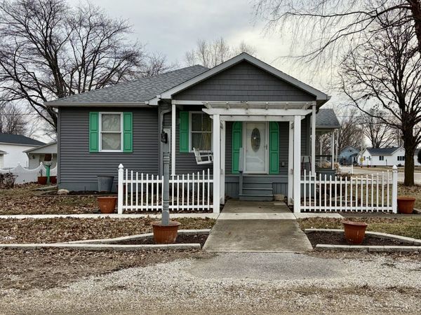 200 N Henderson Street, Kenney, IL 61749