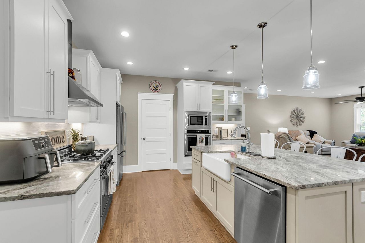 211 E Richardson Avenue Photo 16