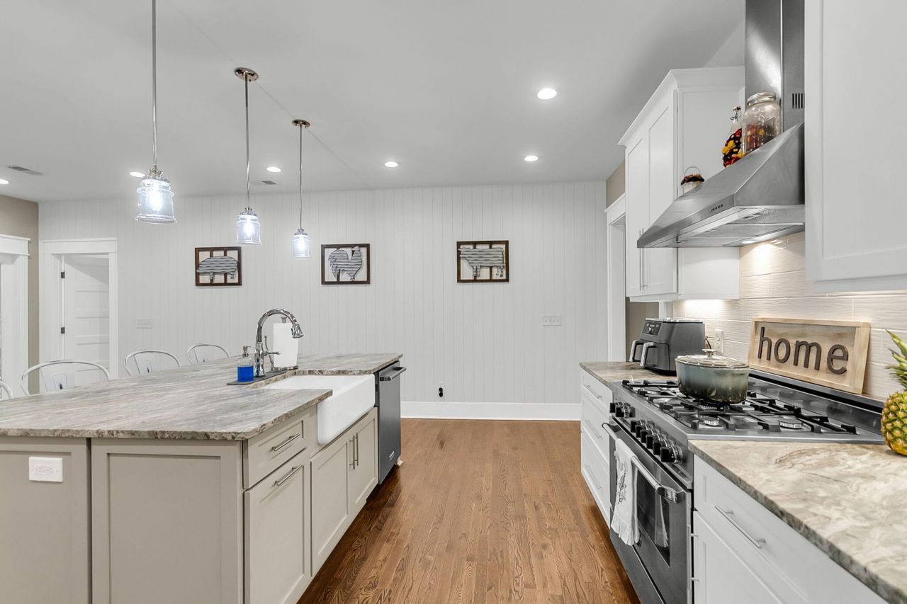 211 E Richardson Avenue Photo 17