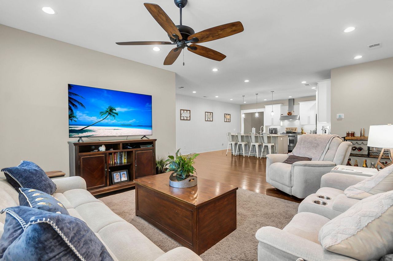 211 E Richardson Avenue Photo 24