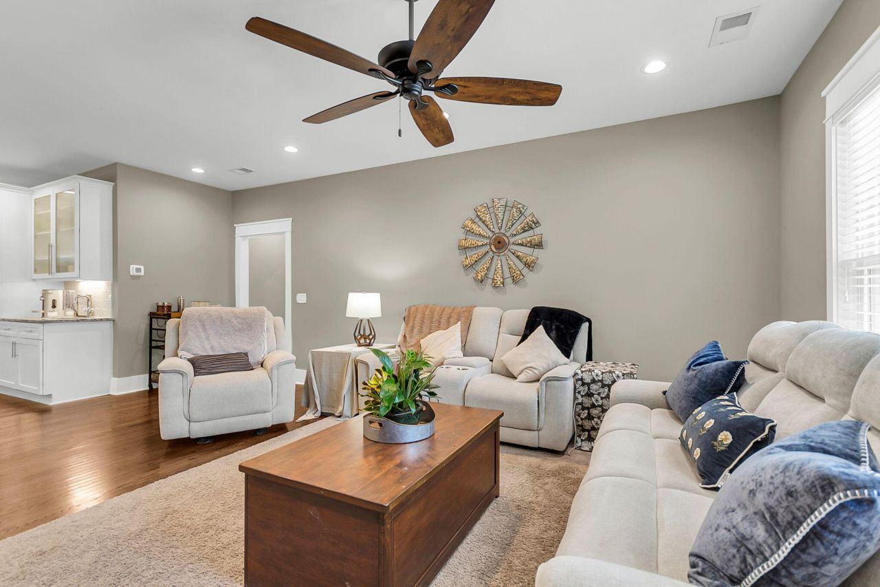 211 E Richardson Avenue Photo 25