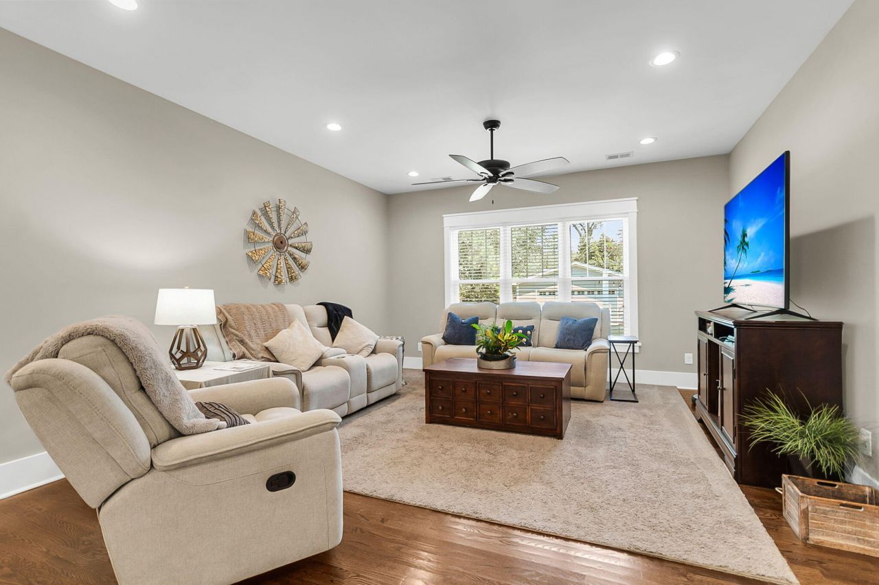 211 E Richardson Avenue Photo 26