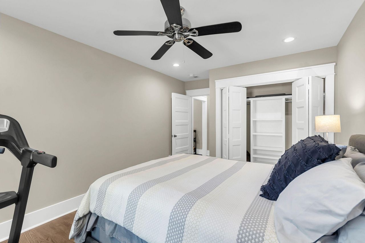 211 E Richardson Avenue Photo 39