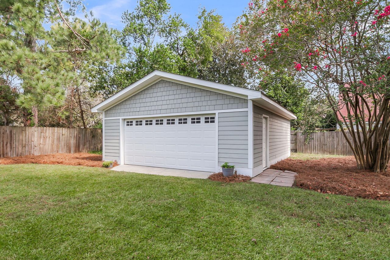 211 E Richardson Avenue Photo 53