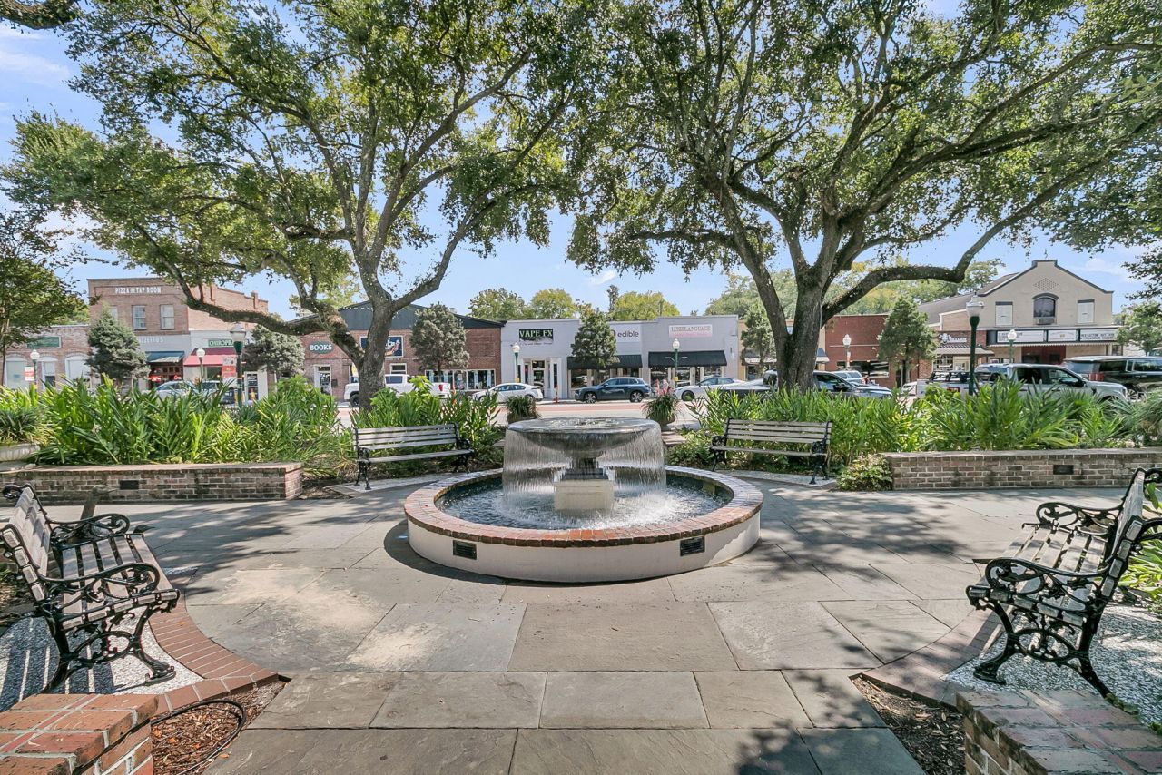 211 E Richardson Avenue Photo 64