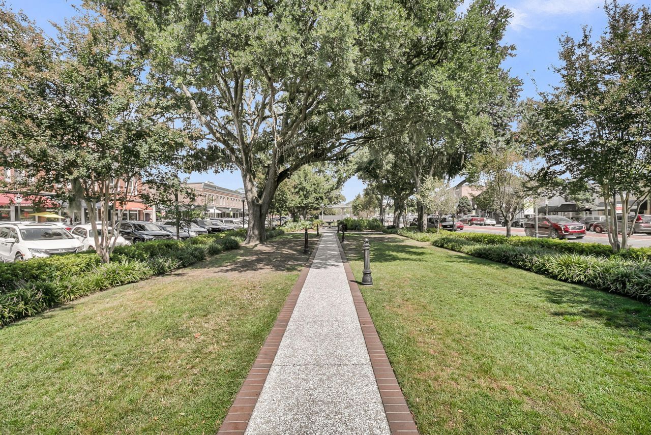 211 E Richardson Avenue Photo 66