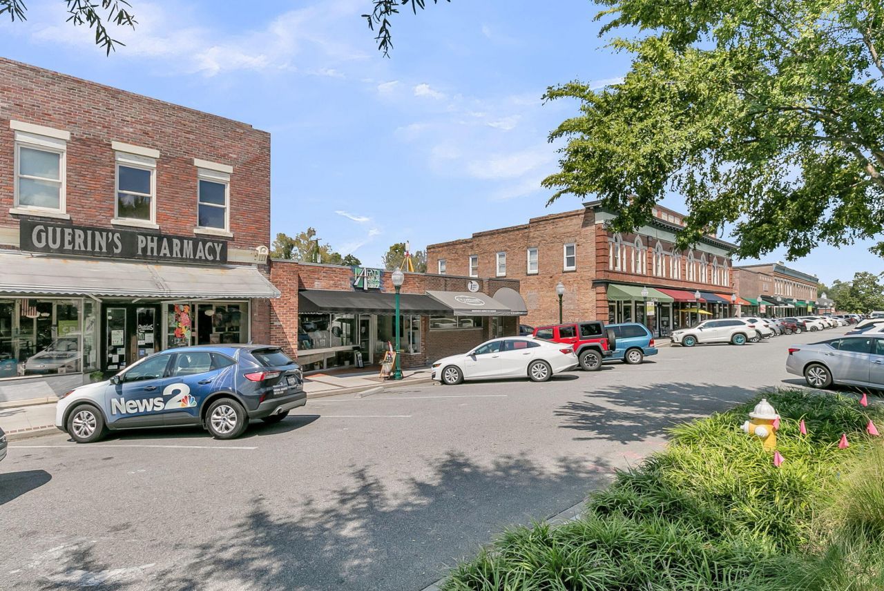 211 E Richardson Avenue Photo 68