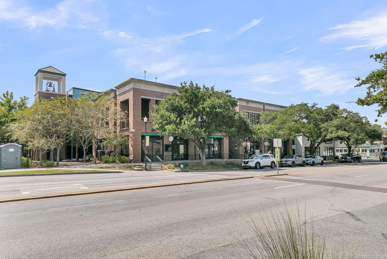 211 E Richardson Avenue Photo 69